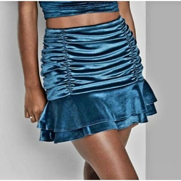 NWT WILD FABLE VELOUR MINI SKIRT - Picture 2 of 3